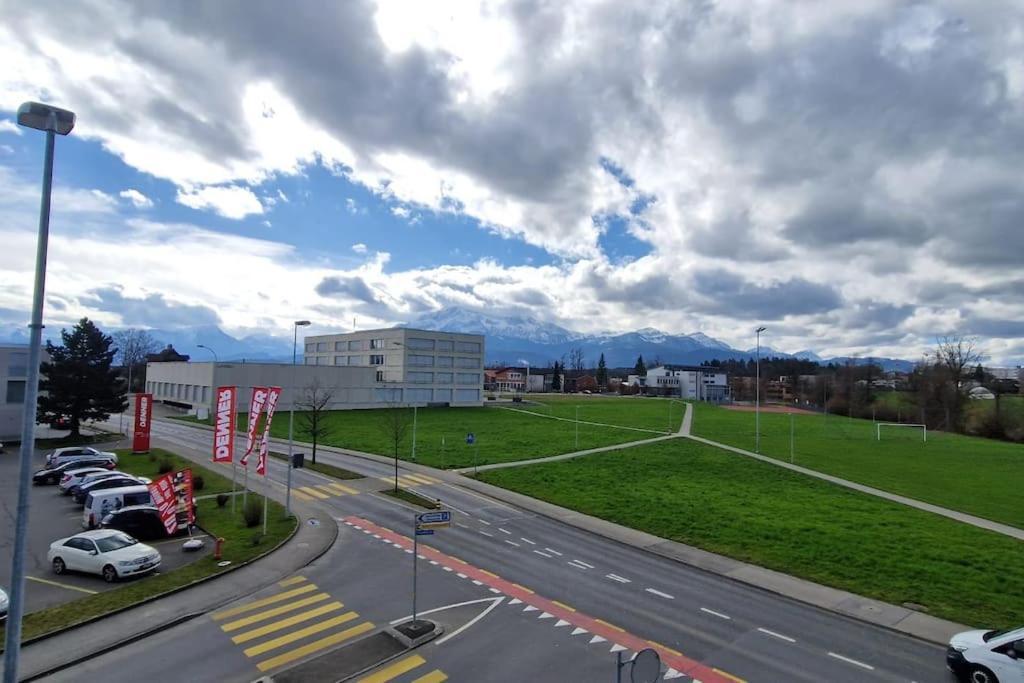 Visionary Hospitality Rothenburg, Lucerne - Premium With Free Parking, Washer, Kitchen, Terrace, 15' Apartmán Rothenburg